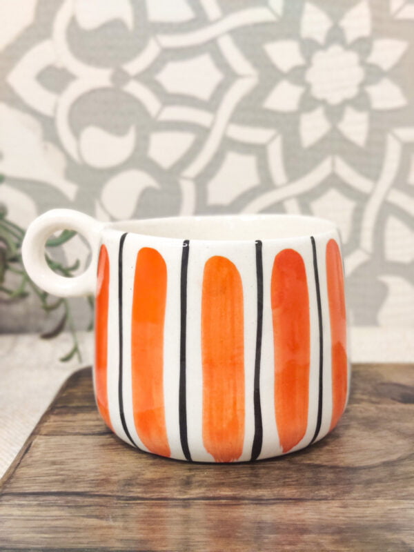 Ceramic stoneware mug in pattern